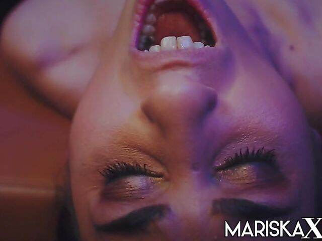 Mariska and Sahara Knite's lesbian lingerie sex for a man to watch