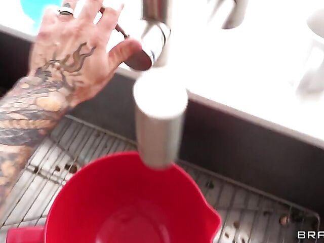 Tattooed anal lovers Joanna Angel and Small Hands do it after shower