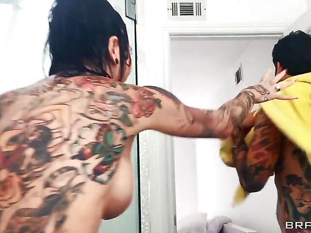 Tattooed anal lovers Joanna Angel and Small Hands do it after shower