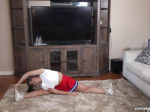 Brooklyn Gray - Flexible cheerleader POV fucked at home