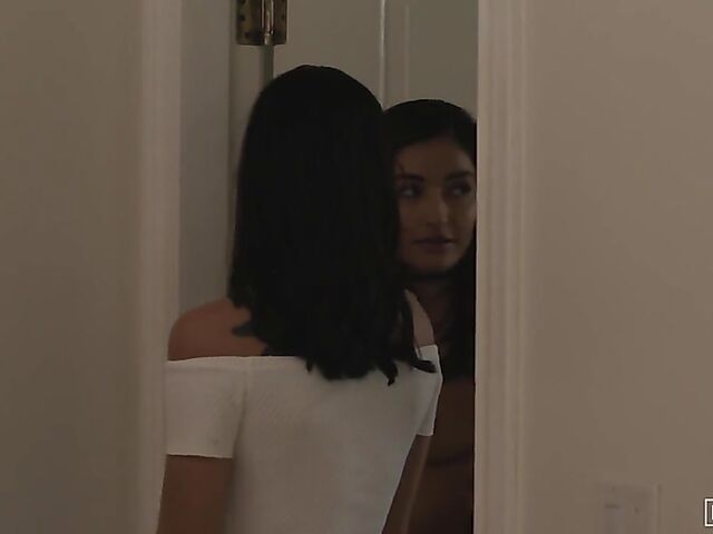 Sexy FFM threesome with young Aidra Fox and Emily Willis and experienced Ryan McLane