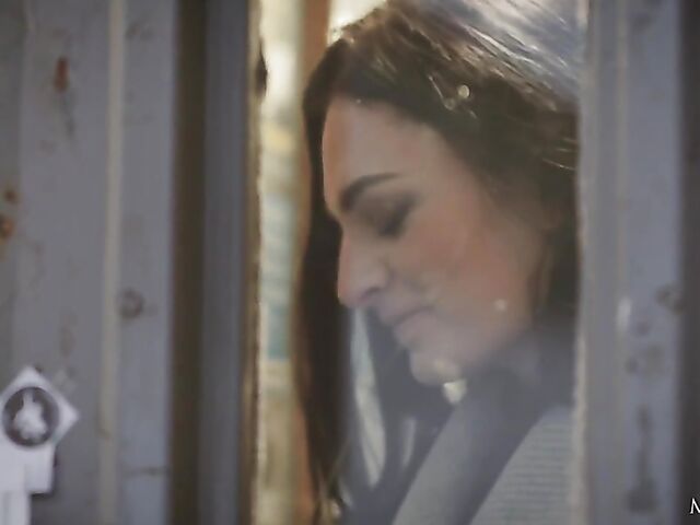 Lee Anne - Sensual brunette solo with her fingers in her sweet pussy