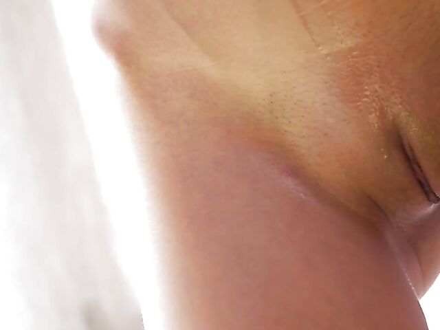 Nude workout with slim beauty Cindy Shine