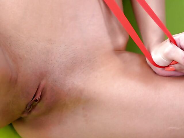 Nude workout with slim beauty Cindy Shine