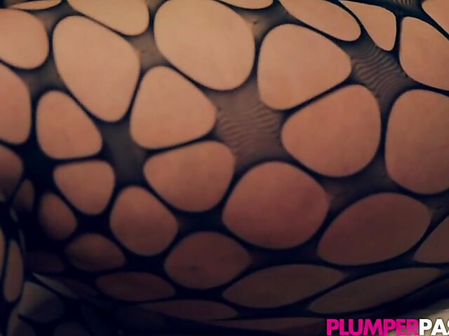 BBW lesbians with fat tits Madison Marlee and Goddess Mika get wet