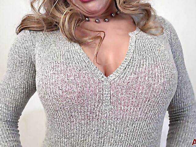 Big clit masturbation with mature Roxy Rocks