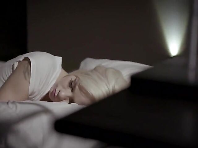 India Summer & Elsa Jean - MILF and teen share a cock