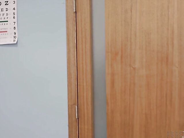 Lexi Luna needs doctor's cum in her shaved pussy too to get pregnant