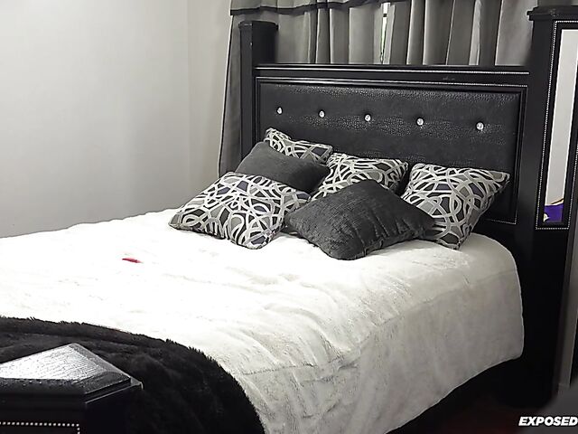 Cock sucking cam slut Nova Cane loves rubbing it against her pussy