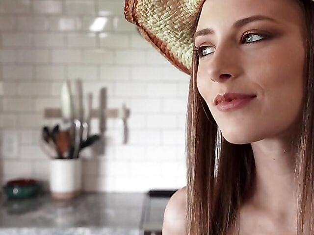 Skinny bikini babe Kyler Quinn is horny in the summer