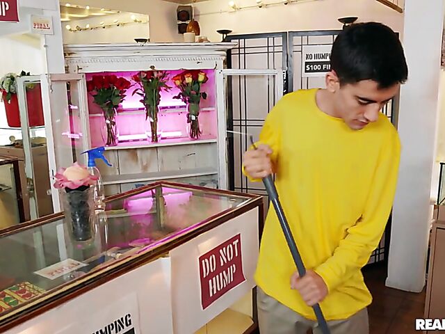 Lexi Luna - MILF fucks boy and her pussy feels much better than his fleshlight flower