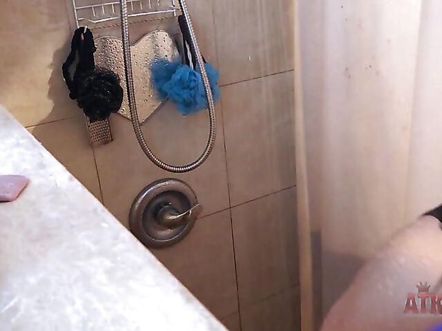 Shower solo with exotic girl Iris Ivy aka Papaya Zero