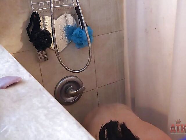 Shower solo with exotic girl Iris Ivy aka Papaya Zero