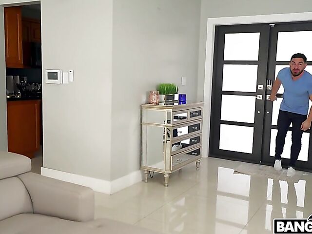 Cute latina Kira Perez fucks Peter Green in the living room