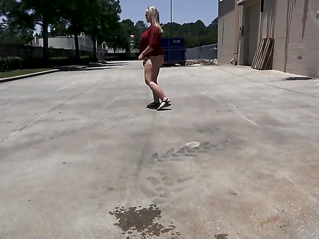 Mrs Siren's public masturbation and blowjob