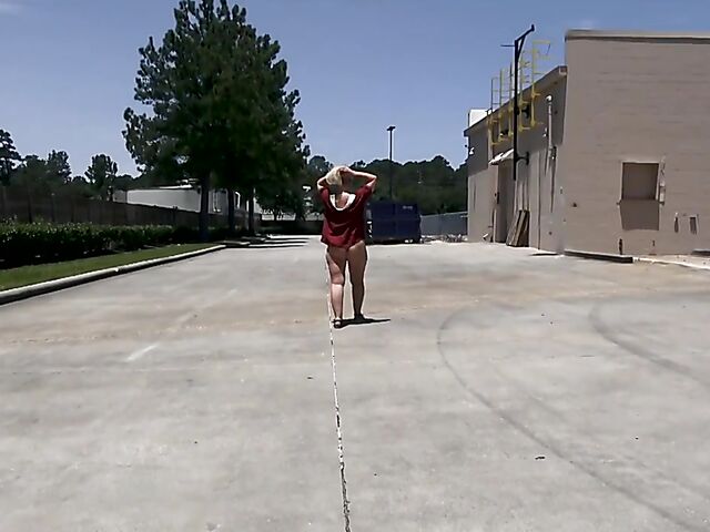 Mrs Siren's public masturbation and blowjob