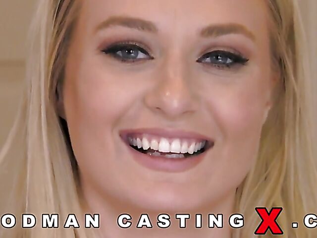 Blue-eyed Natalia Starr anal trained by Woodman