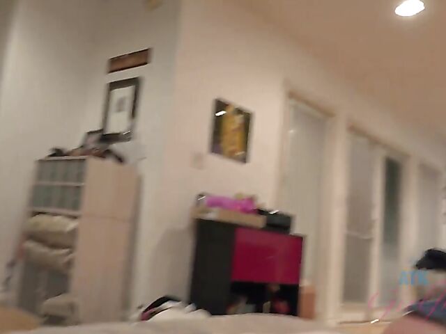 Lesbian girlfriend gets her pussy rubbed and eaten by Elena Koshka