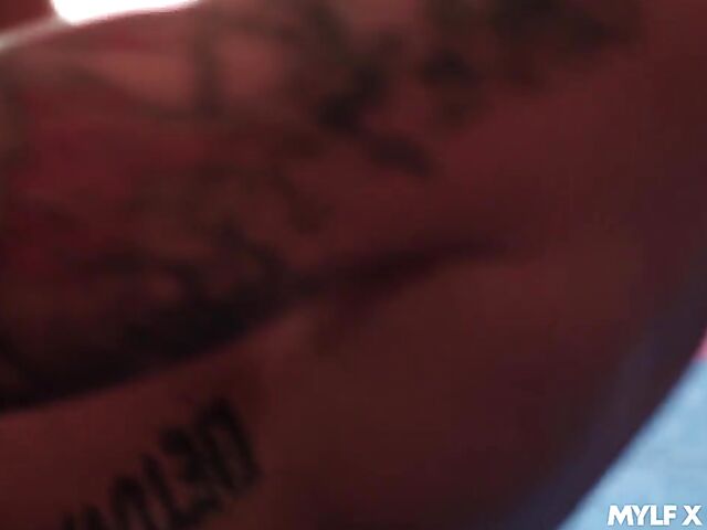 Fitness MILF Jasmine Jae boxing and fucking