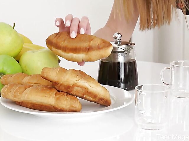 Kitchen sex after breakfast withs stunning Sybil