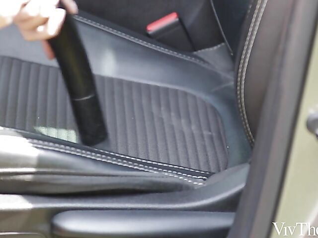 Big tits lesbian MILF Dorothy Black gets eaten out by Kira Queen