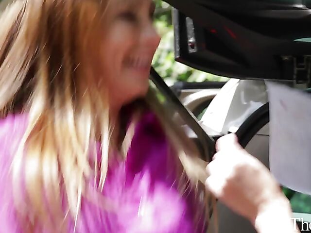 Big tits lesbian MILF Dorothy Black gets eaten out by Kira Queen