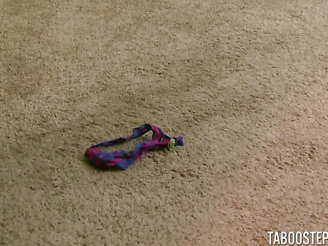 Busty mom Mindi Mink wants to fuck her stepson