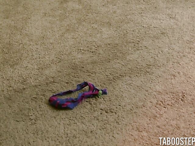 Busty mom Mindi Mink wants to fuck her stepson