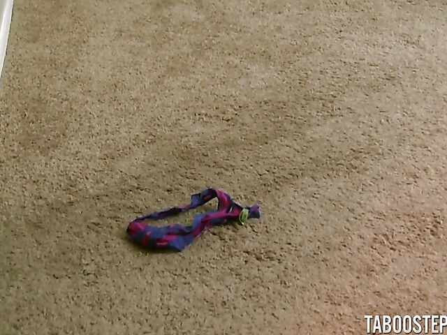 Busty mom Mindi Mink wants to fuck her stepson