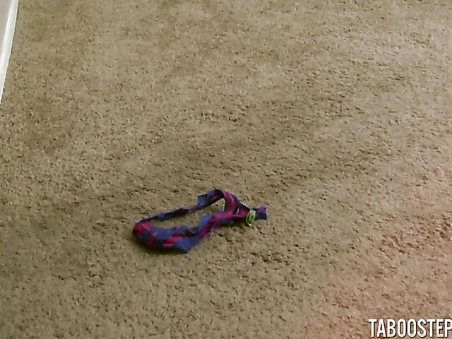 Busty mom Mindi Mink wants to fuck her stepson