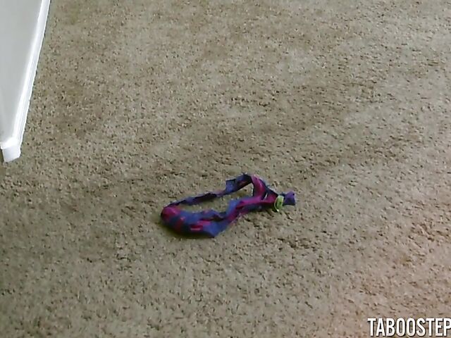 Busty mom Mindi Mink wants to fuck her stepson