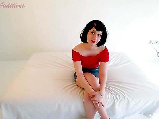 British teen Alana's first casting ever