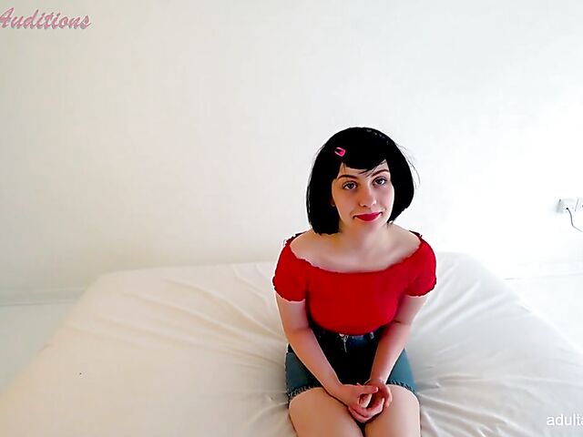 British teen Alana's first casting ever