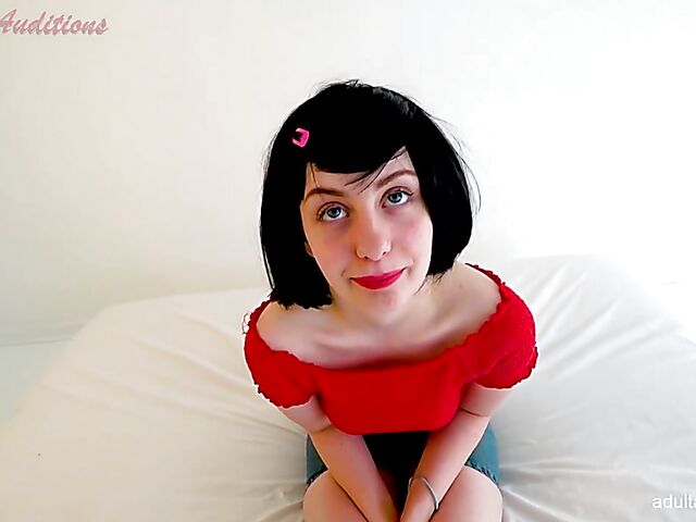 British teen Alana's first casting ever