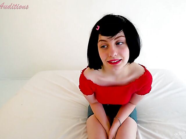 British teen Alana's first casting ever