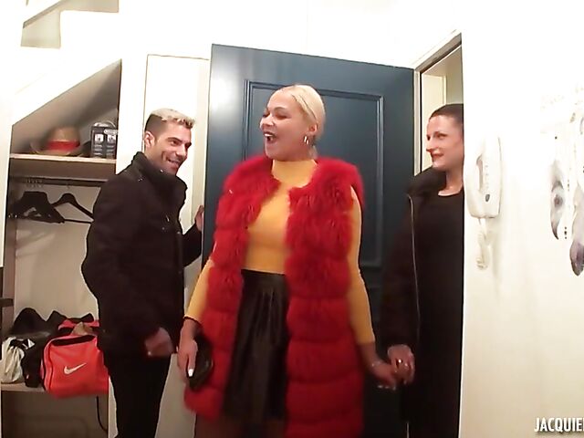 French FFM 3some with nasty Aurelie and Victoria