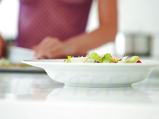 Skinny blonde Lisa Dawn masturbating to food