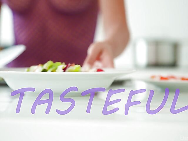 Skinny blonde Lisa Dawn masturbating to food