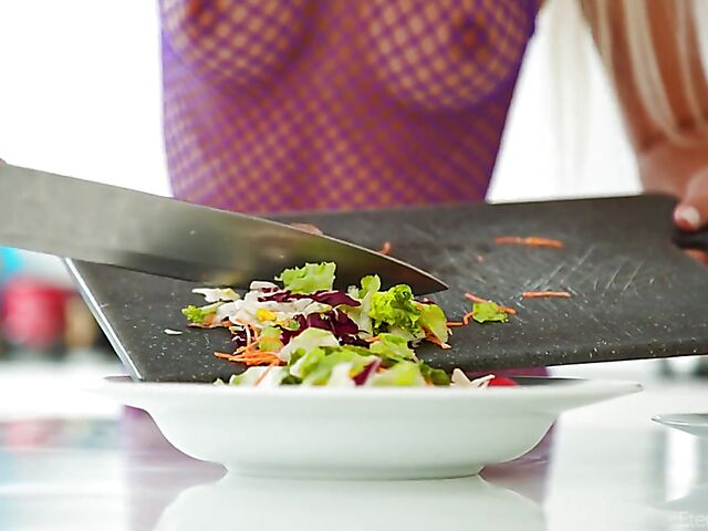 Skinny blonde Lisa Dawn masturbating to food