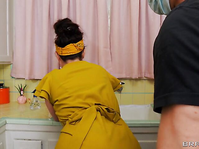 Anal kitchen disinfection with masked big ass mom Siouxsie Q during the pandemic