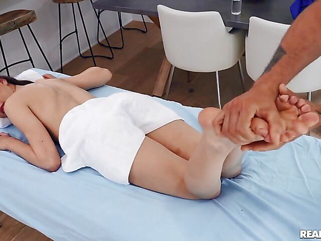 Aften Opal - Nude teen massage with a special pussy stimulation included