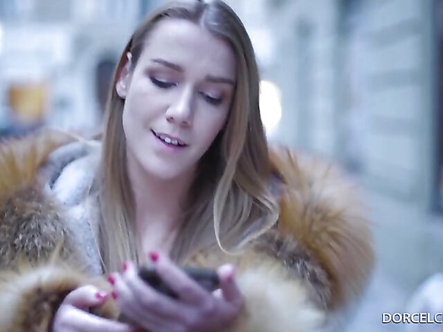 Alexis Crystal anal 3some with two studs in her bedroom