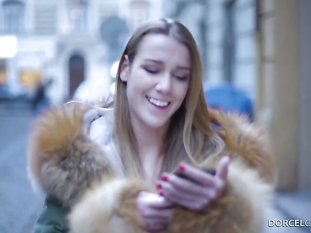 Alexis Crystal anal 3some with two studs in her bedroom