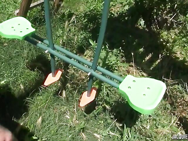 Outdoor sextape of alternative French redhead Eva Lange