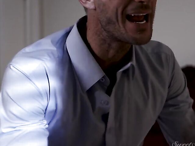 Curly teen ebony Scarlit Scandal wants Ryan McLane to pound her pussy