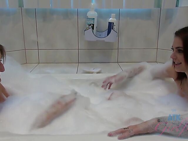 Lesbian bath and shower with Kiera Winters
