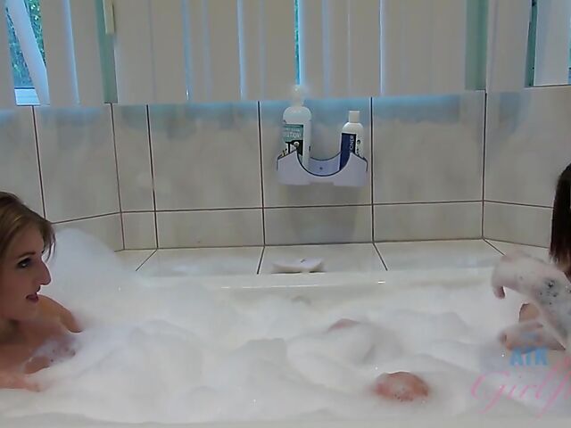 Lesbian bath and shower with Kiera Winters