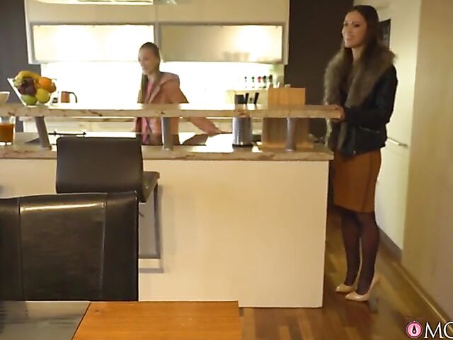MILF lesbian Alyssa Reece wants cute Lady Bug to eat her snatch