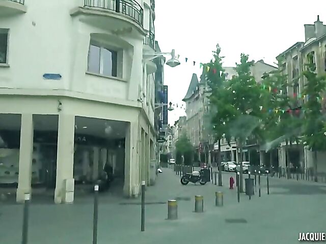 DP French porn with 28-year-old slut Emmanuelle