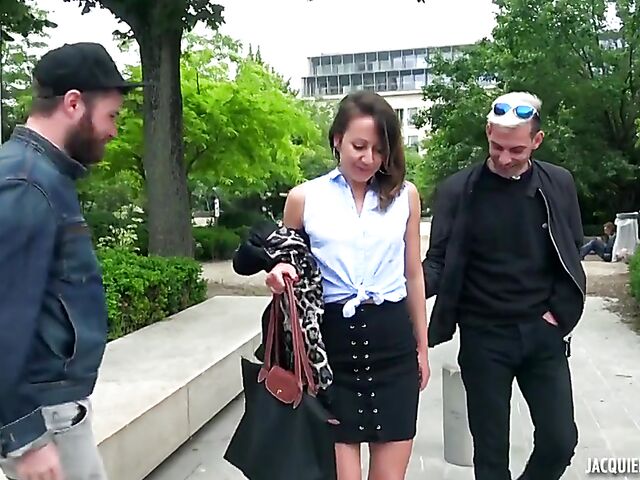 DP French porn with 28-year-old slut Emmanuelle